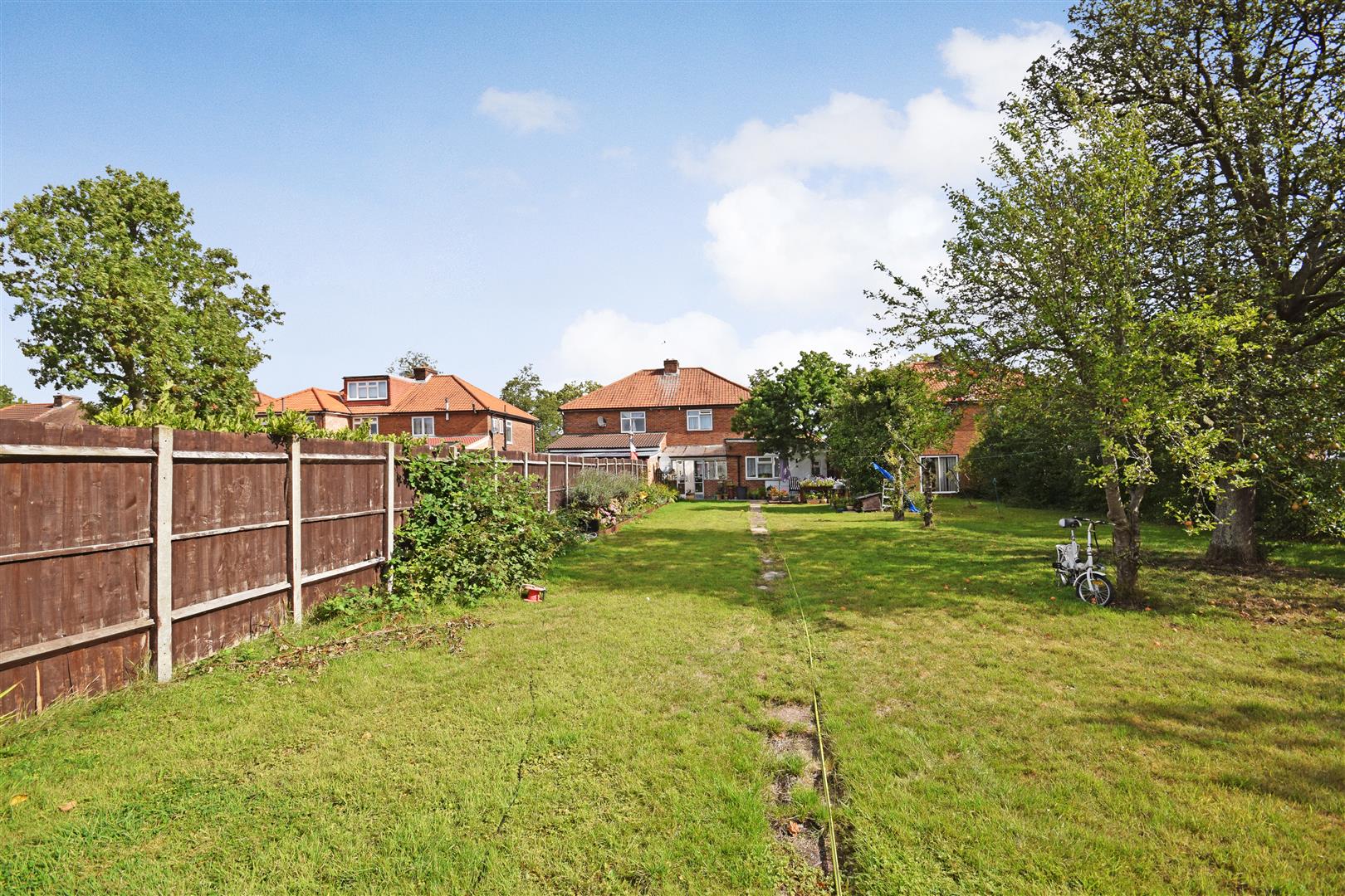 Whitton Avenue East, Greenford